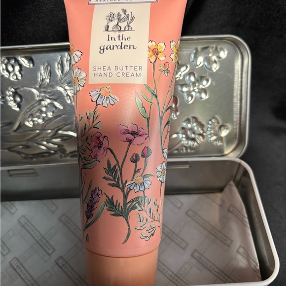 Stocking Stuffer: Hand Cream Heathcoat & Ivory, in Tin - Picture 3 of 8